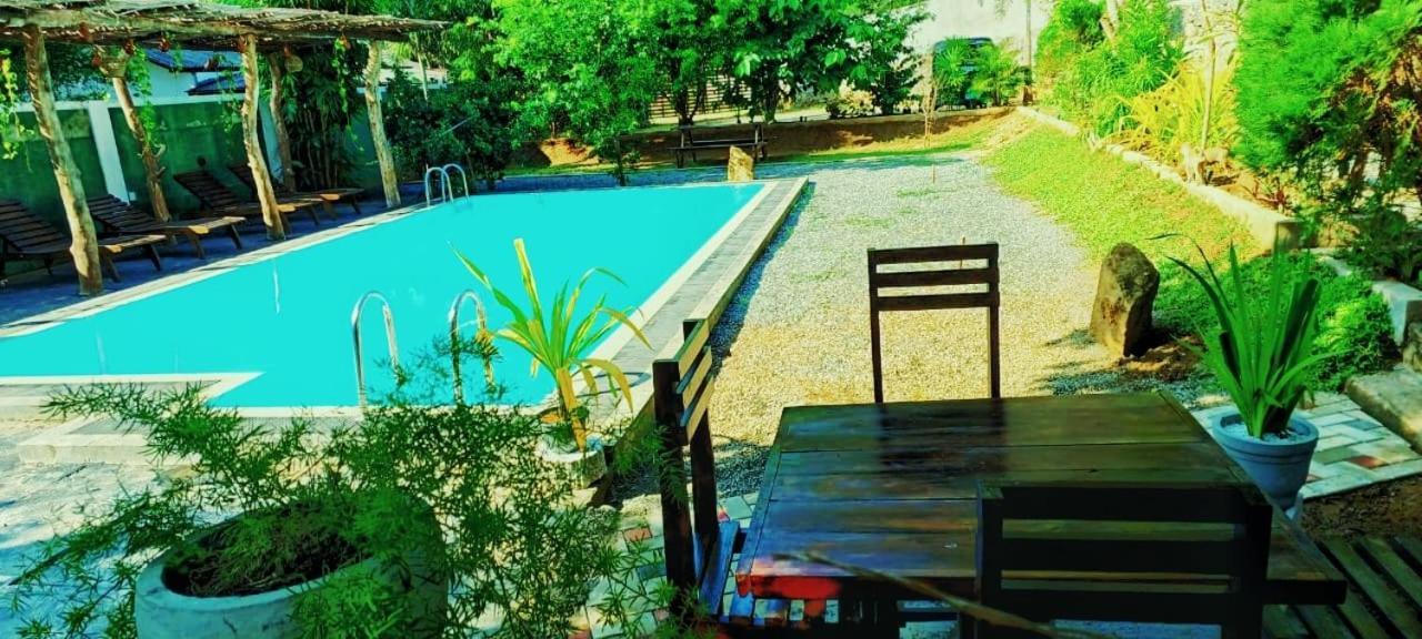 Lily Resort 达瓦拉维 外观 照片